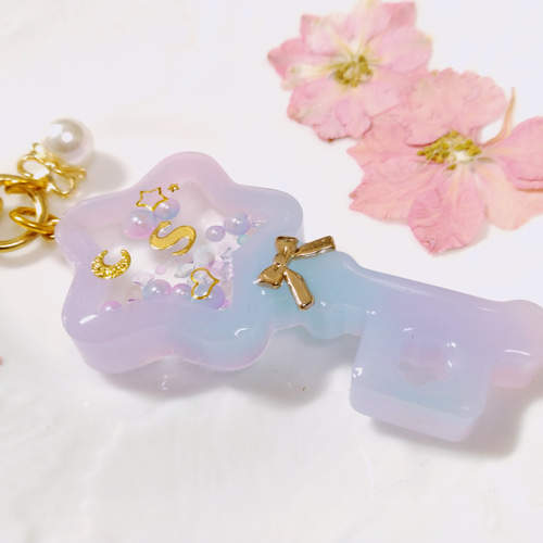 ユニコーンカラーのゆめかわ星鍵キーホルダー(イニシャル) チャーム