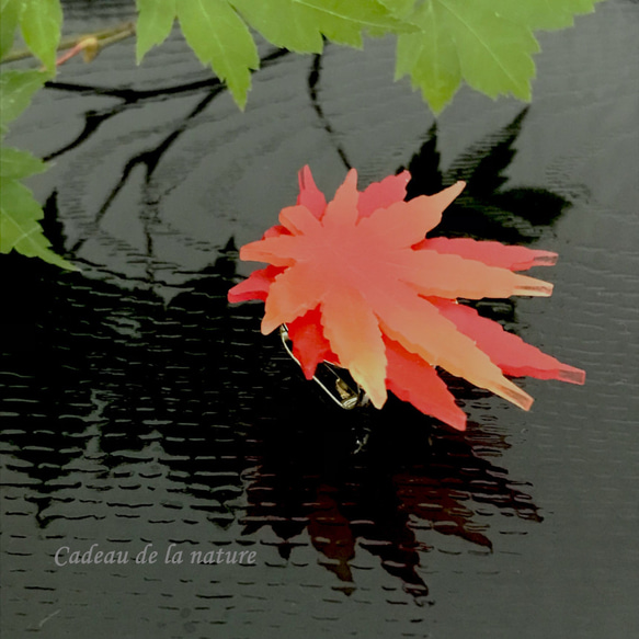 赤紅葉（モミジ）の帯留め [赤系] 2枚目の画像