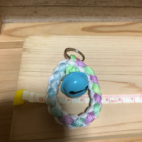 キーホルダー  タッセル  キラキラ  鈴付き⭐️⭐️ハンドメイド キーホルダー タッセル キラキラ 鈴付きハンドメイド Amazon.co.jp: [F