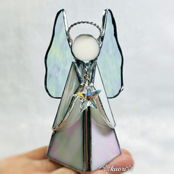 ステンドグラス　星のスティックを持ったオーロラカラーの天使さん 4枚目の画像