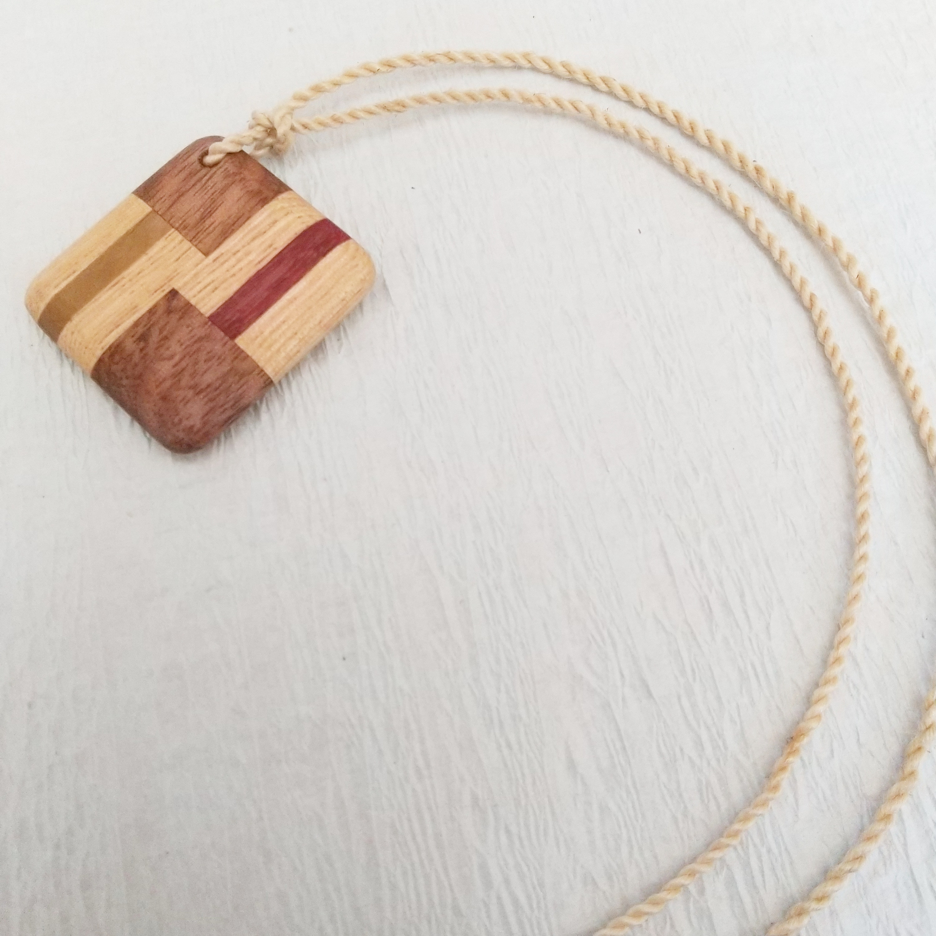寄せ木と精麻のネックレス
