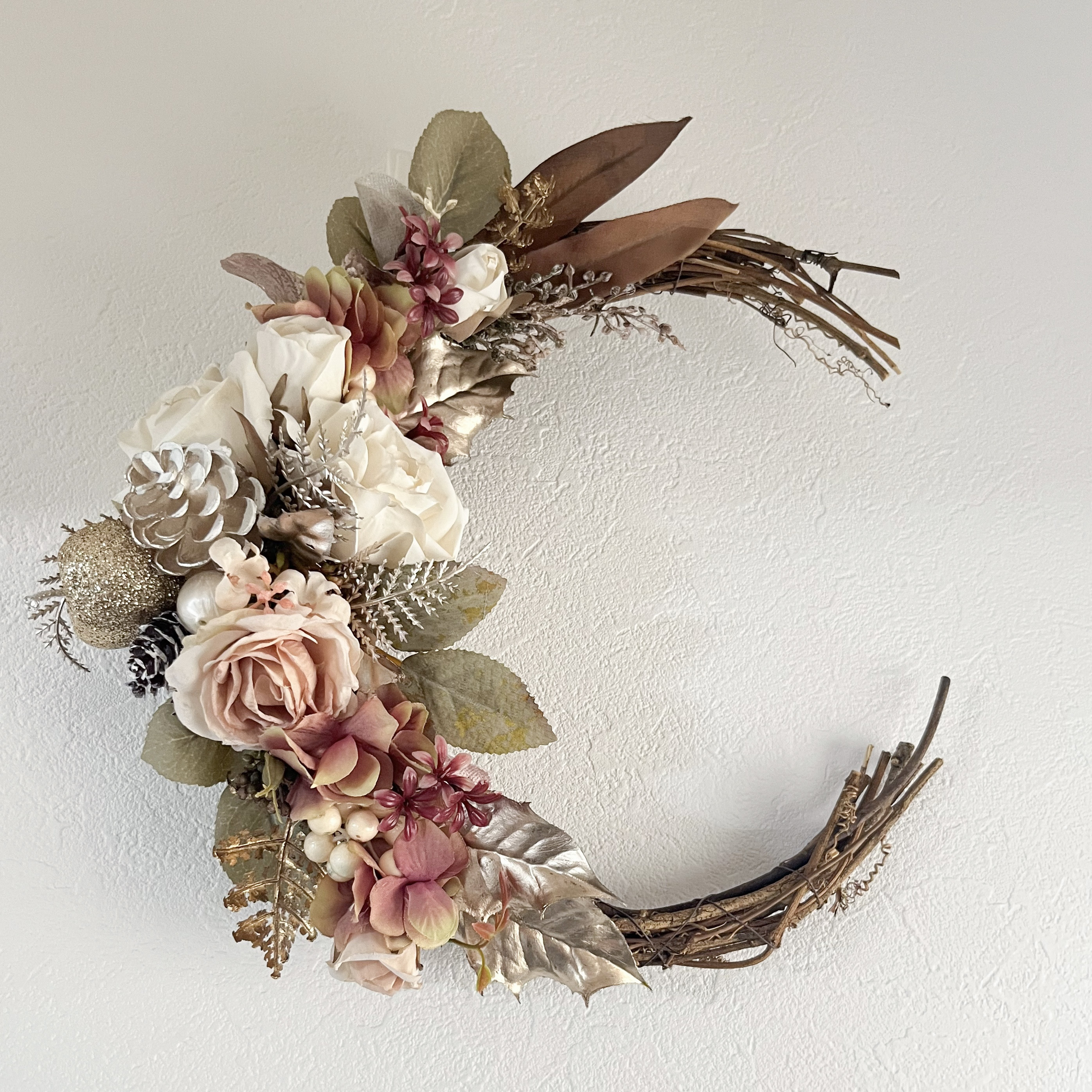 アンティークな秋色クレッセントリース