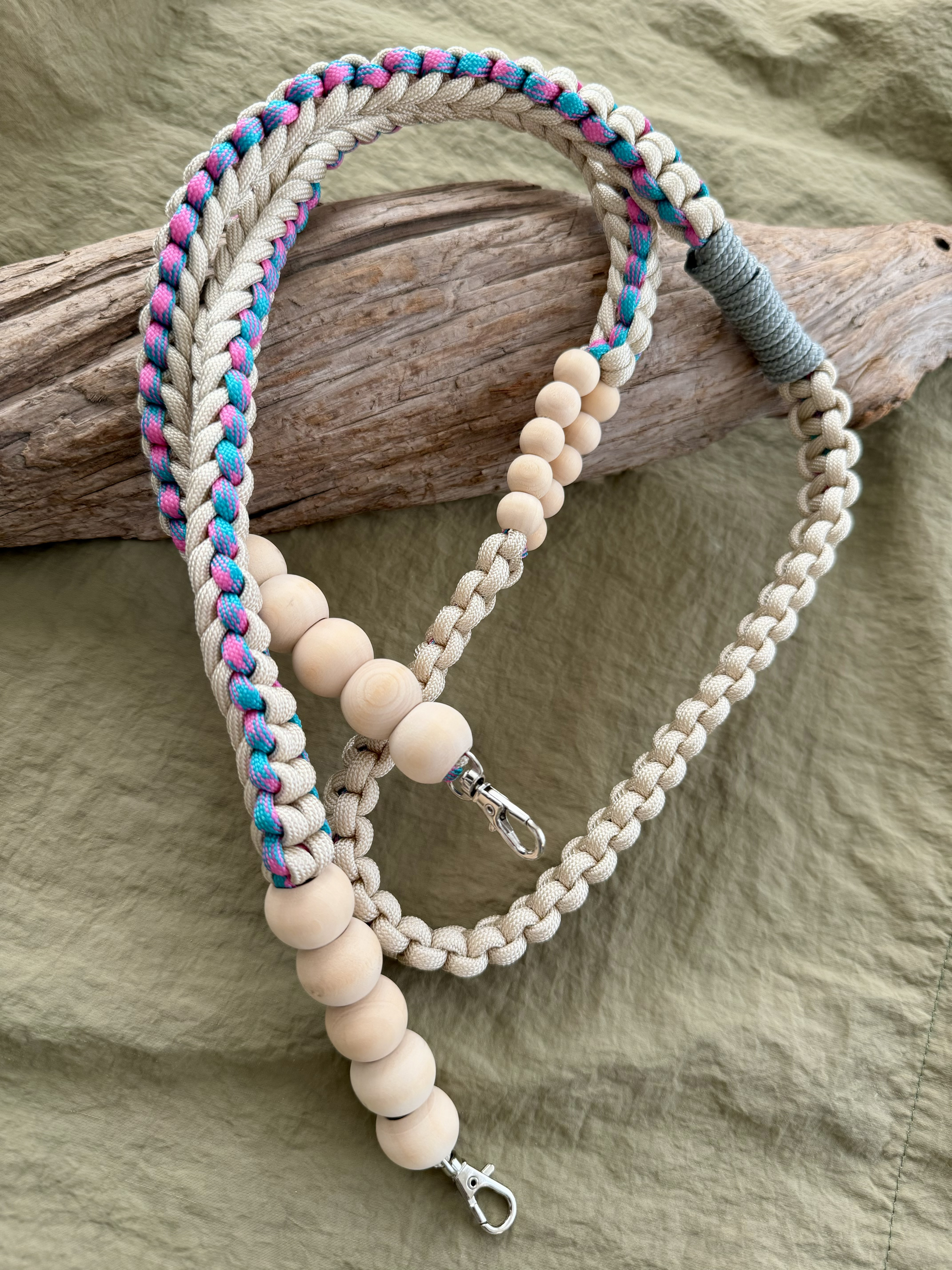 Wood ballとパラコードのストラップ　beige×turquoise pink