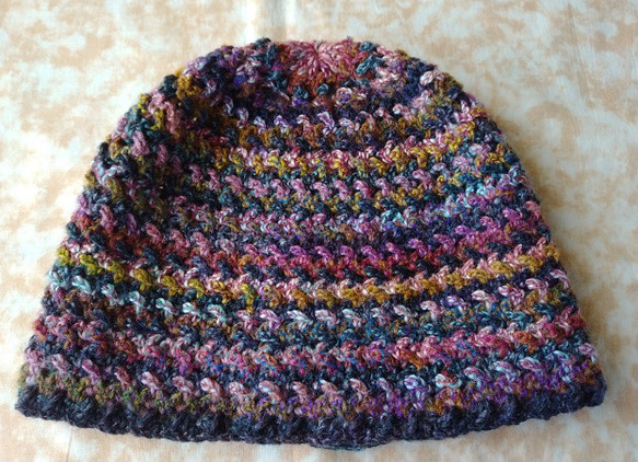 値下げしました～～！！　同じ糸の3種類の色番で編んだ、フォークロア帽子～～！！　ジグザグ模様がいい感じです～～！！ 13枚目の画像