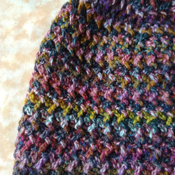 値下げしました～～！！　同じ糸の3種類の色番で編んだ、フォークロア帽子～～！！　ジグザグ模様がいい感じです～～！！ 12枚目の画像