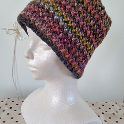 値下げしました～～！！　同じ糸の3種類の色番で編んだ、フォークロア帽子～～！！　ジグザグ模様がいい感じです～～！！ 1枚目の画像