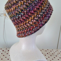 値下げしました～～！！　同じ糸の3種類の色番で編んだ、フォークロア帽子～～！！　ジグザグ模様がいい感じです～～！！ 6枚目の画像