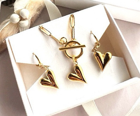 Creema限定新春福袋〈梅〉 ぶら下がりハートのネックレス＆ピアス（イヤリング）セット  GOLD