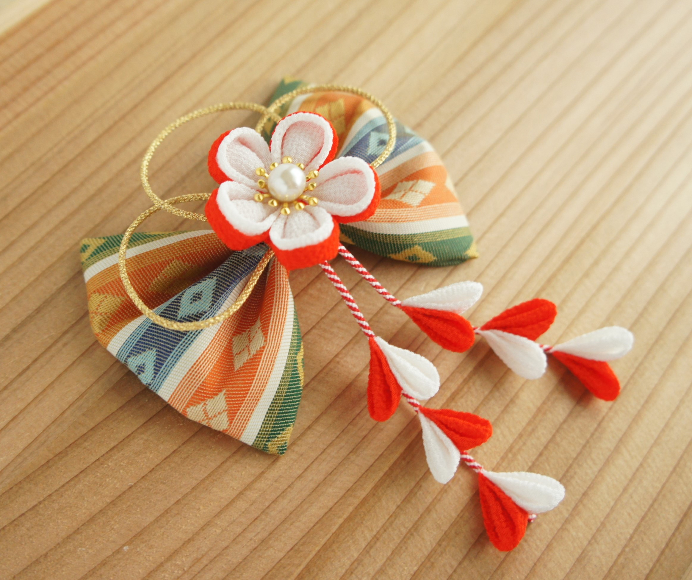 再販受付中　つまみ細工 髪飾り　七五三　成人式　卒業式　リボン 再販受付中 つまみ細工 髪飾り 七五三 成人式 卒業式 リボン