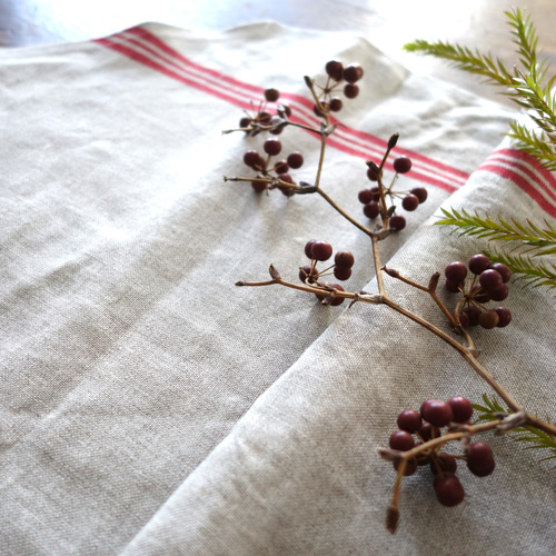 アンティーク風赤いラインのリネンテーブルランナー テーブルクロス