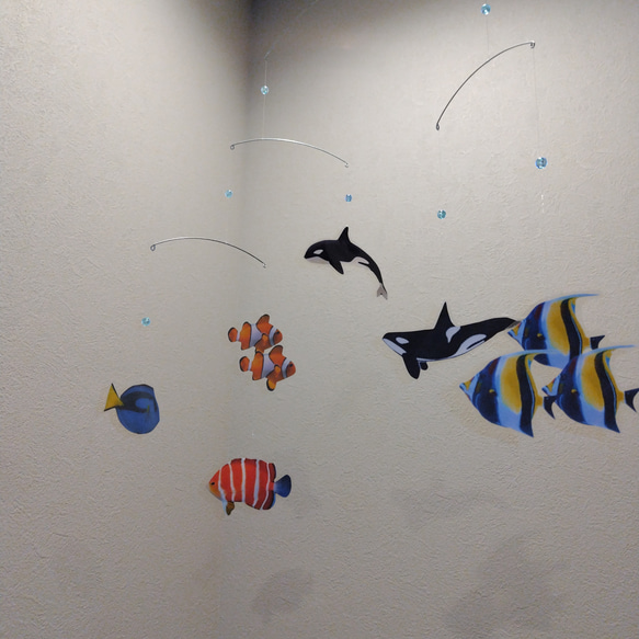 シャチ & 熱帯魚 モビール 魚 幸運  水槽 モンテッソーリ におすすめ カラー···ブルー 2枚目の画像