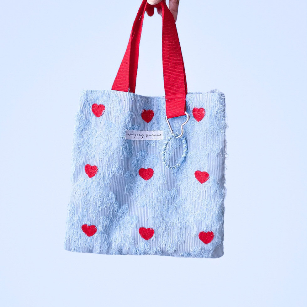 ハート刺繍のフラワーバッグ(水色) トートバッグ amazing picnic