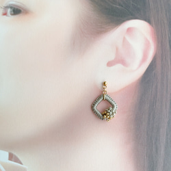 【色糸の粒々コンビネーションピアスorイヤリング＊グレージュ】サージカルステンレスピアス/ガラスビーズ 6枚目の画像