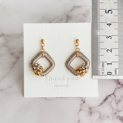 【色糸の粒々コンビネーションピアスorイヤリング＊グレージュ】サージカルステンレスピアス/ガラスビーズ 5枚目の画像