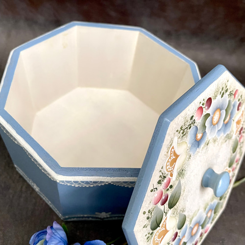 No.craft-14129/トールペイント「蓋付花柄八角ボックス」16.5cm No.craft-14129/トールペイント「蓋付花柄八角ボックス」16.5cm
