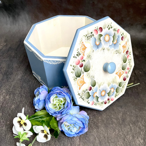 No.craft-14129/トールペイント「蓋付花柄八角ボックス」16.5cm No.craft-14129/トールペイント「蓋付花柄八角ボックス」16.5cm