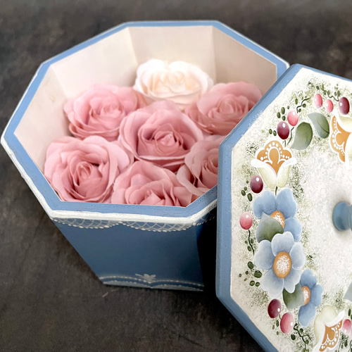 No.craft-14129/トールペイント「蓋付花柄八角ボックス」16.5cm No.craft-14129/トールペイント「蓋付花柄八角ボックス」16.5cm