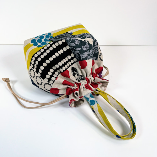 ハンドメイド＊エチノ柄のパッチの持ち手付き巾着袋(赤ドットと鹿柄他 