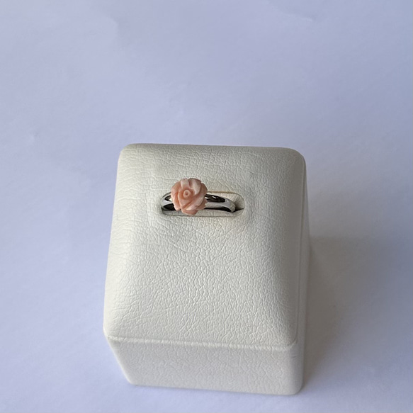 珊瑚彫刻　フリーサイズリング　指輪　ピンクのミニ薔薇　R51029Y2 5枚目の画像