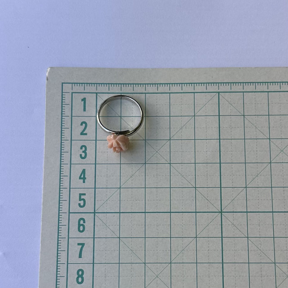 珊瑚彫刻　フリーサイズリング　指輪　ピンクのミニ薔薇　R51029Y2 17枚目の画像