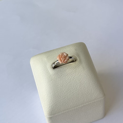 珊瑚彫刻　フリーサイズリング　指輪　ピンクのミニ薔薇　R51029Y2 10枚目の画像