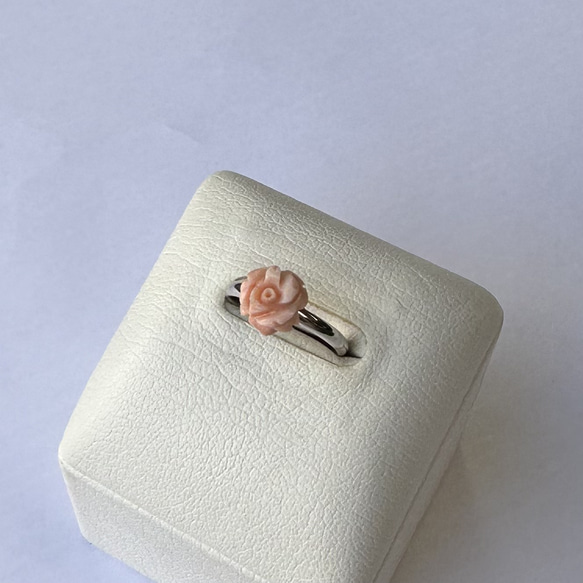 珊瑚彫刻　フリーサイズリング　指輪　ピンクのミニ薔薇　R51029Y2 11枚目の画像