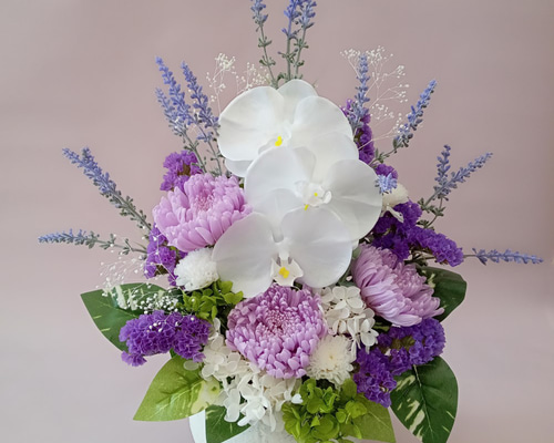 美しいカトレア蘭の御供養花　花器付き お供えプリザーブドフラワー 仏花 カトレアと胡蝶蘭のガラスドームアレンジ(L)＊プリザーブド