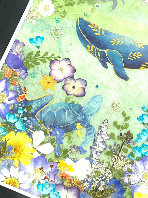 お花の揺れる南の海を悠々と泳ぐ平和と幸福のクジラの押し花額03 3枚目の画像
