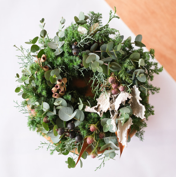 針葉樹とユーカリのシンプルなウィンターリース＊ドライフラワーリース