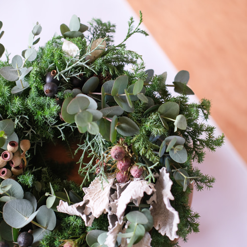 針葉樹とユーカリのシンプルなウィンターリース＊ドライフラワーリース