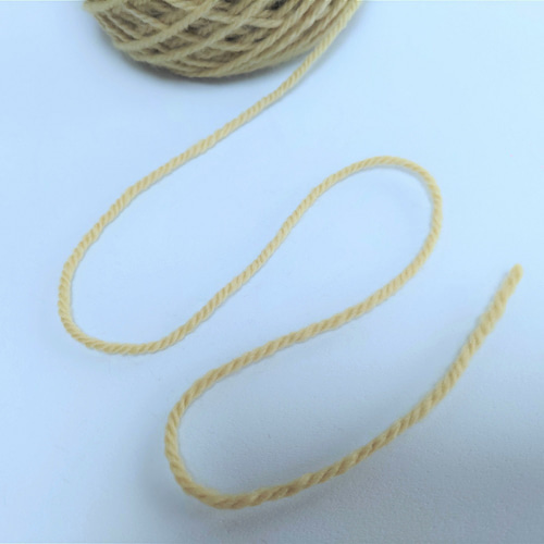 手染めの草木染毛糸（並太）No.778 すすき染め 灰色がかった草色