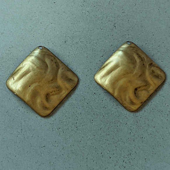 2個　アメリカ製　真鍮　スクエアチャーム 1枚目の画像