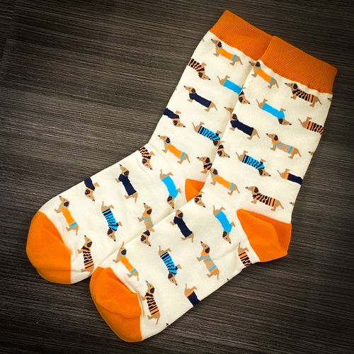 専用【オリジナル】ミニチュアダックス　靴下 ダックス柄の2色ペア靴下｜ミニチュアダックス 靴下 オモロ雑貨店 通販