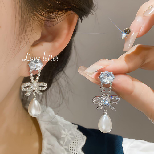 キラキラビジューパールリボンピアス イヤリング 韓国 量産型 地雷 春