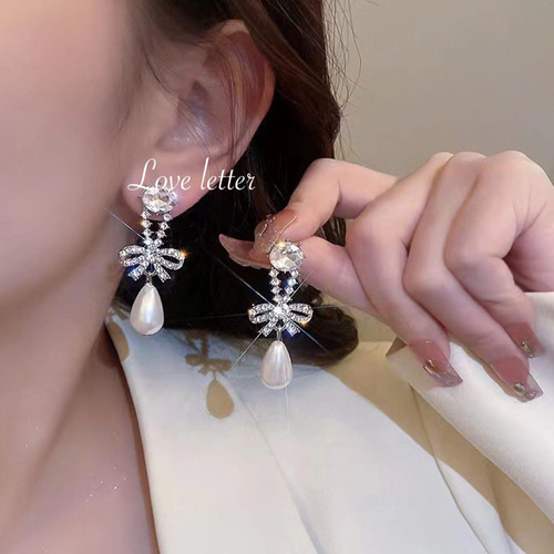 キラキラビジューパールリボンピアス イヤリング 韓国 量産型 地雷 春