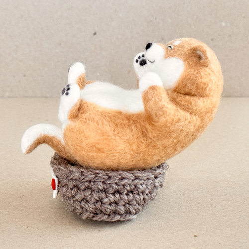 焼き芋にまみれてウハウハ♪赤柴犬さんの置物 羊毛フェルト Kirorin