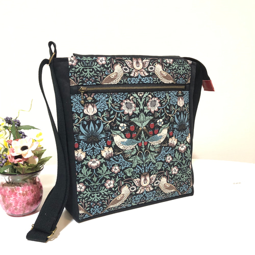 ショルダーバッグ スクウェアタイプ 黒系Ⅴ ショルダーバッグ tumugi  