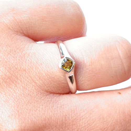 マリガーネット クッションカット 0.3ct 変形印台 シルバーSV925