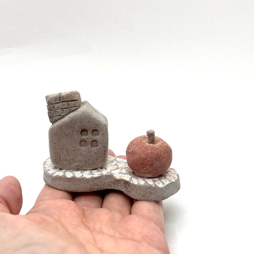 りんごのある家、一輪挿し」かわいい陶器のお家型オブジェ(置物)ハウス