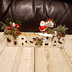 クリスマスのウッドロゴ　ホワイト×グリーン×ゴールド　サンタさん　木の実＾＾ 1枚目の画像