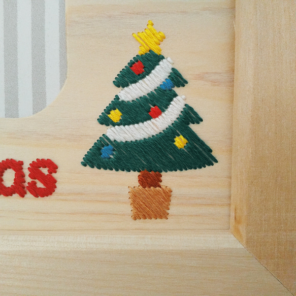 クリスマスの木刺繍フォトフレーム　クリスマスツリーと「Merry Christmas」 2枚目の画像