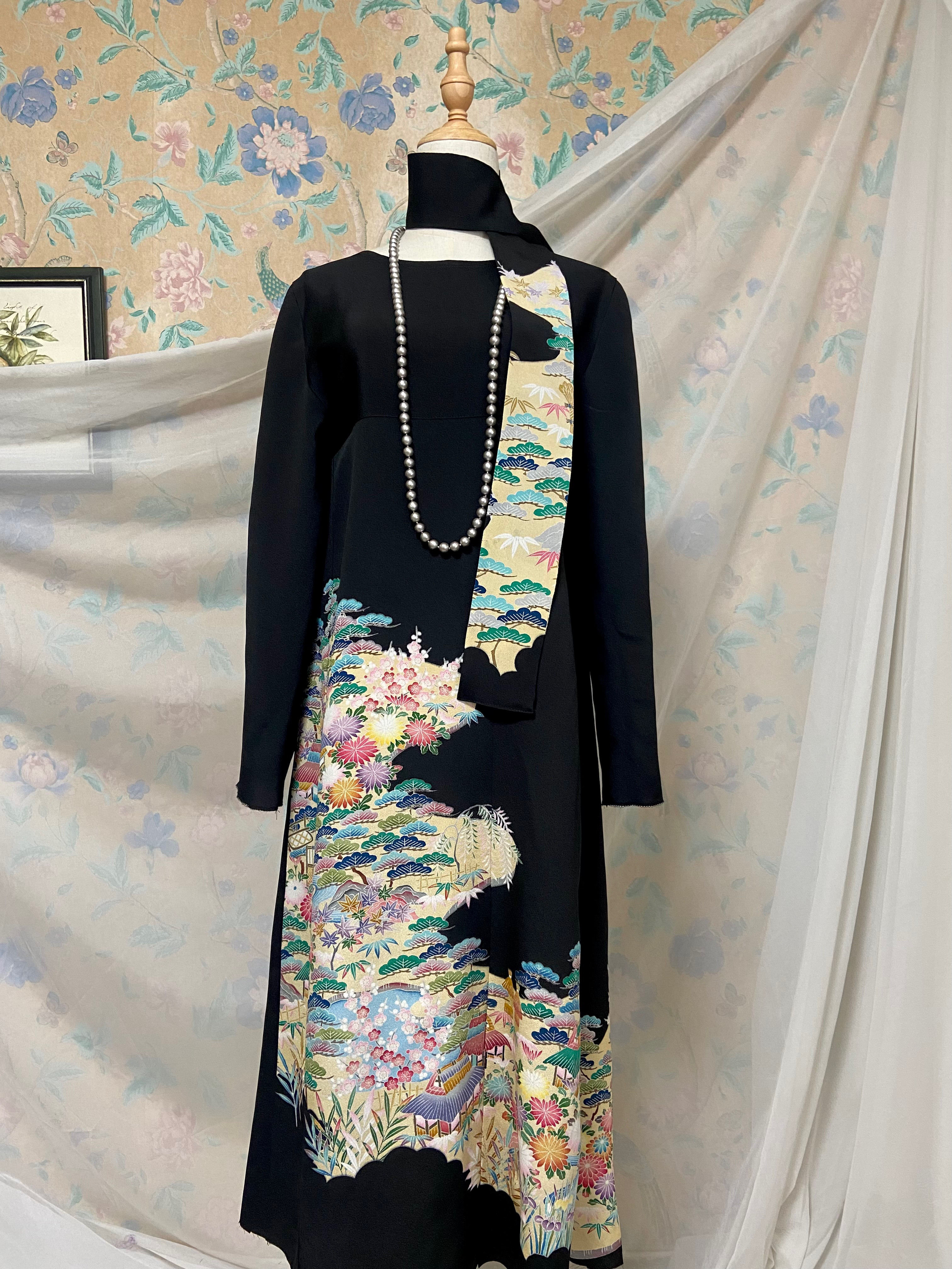 振袖リメイクロングワンピース 朱色に四季の花々刺繍入り 振袖着物リメイク ロングワンピース ドレス 和洋折衷 春の陽