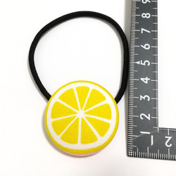 レモン くるみボタン ヘアゴム 3枚目の画像