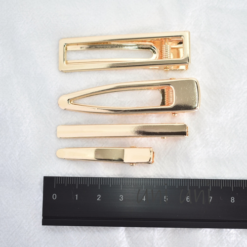 acca 金のグリッター ヘアクリップ acca - accaヘアクリップ（4cm）の通販 by .｜アッカならラクマ