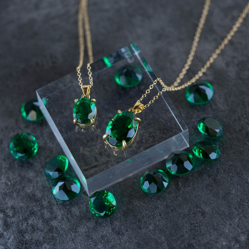 早割》大粒宝石質エメラルドシフトペンダント幸福をもたらす魔法の石