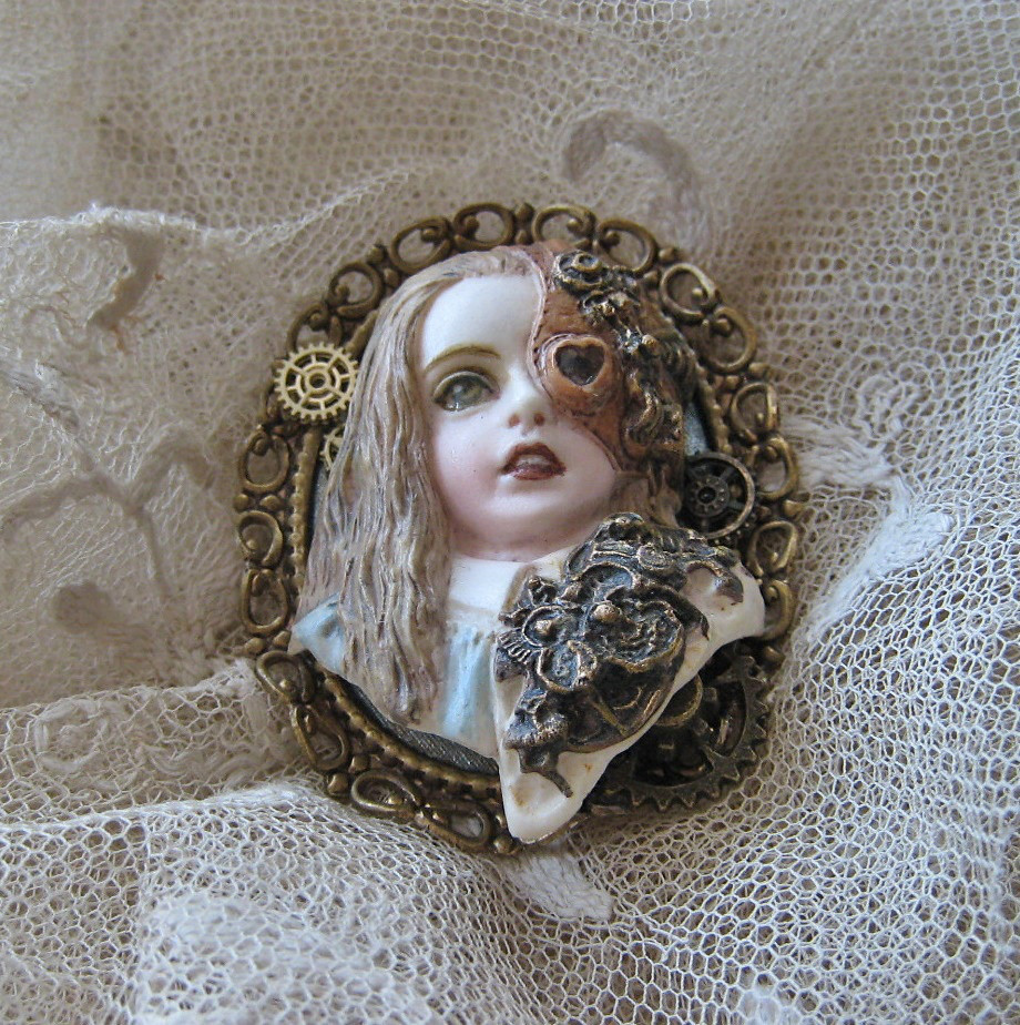 ~不思議の国の蒸気部屋~ アリス　立体画　金枠ブローチ仕様　不思議の国のアリス　スチームパンク　ゴーグル