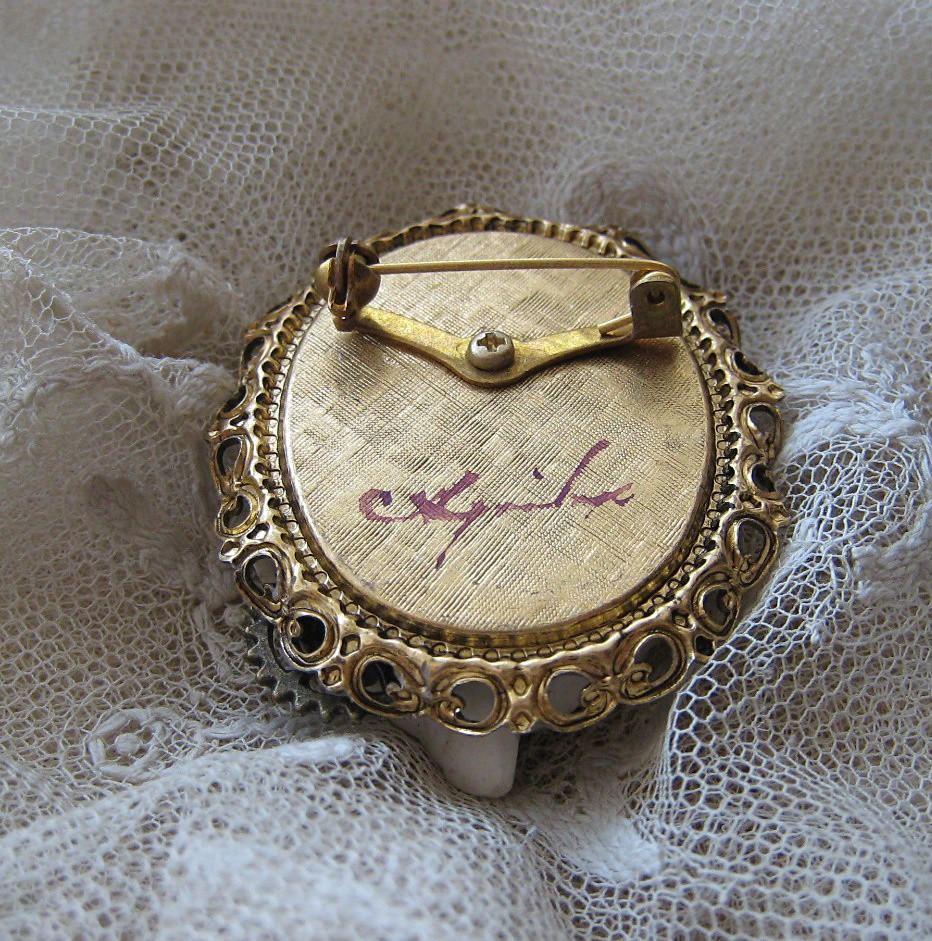 ~不思議の国の蒸気部屋~ アリス　立体画　金枠ブローチ仕様　不思議の国のアリス　スチームパンク　ゴーグル