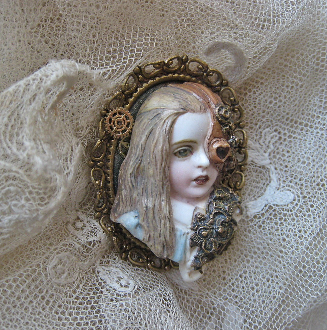 ~不思議の国の蒸気部屋~ アリス　立体画　金枠ブローチ仕様　不思議の国のアリス　スチームパンク　ゴーグル