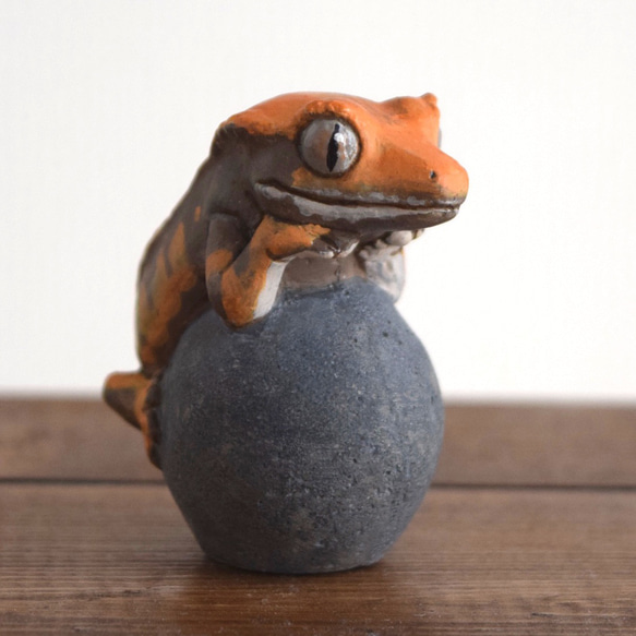 【受注制作】石の上にもクレステッドゲッコー/ブラウンレッドハーレクイン 3枚目の画像