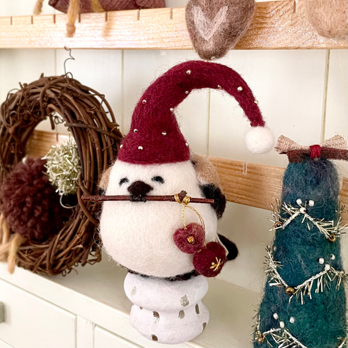 サエナクラエナ作【クリスマスイブにて】 置物にもなる◎クリスマスオーナメント サンタ帽を被った